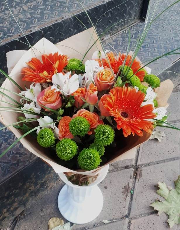 Букет цветов из: Герберы, Хризантемы, Альстромерии и Розы в Лениногорске