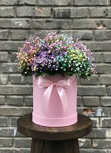 Цветочная композиция из Гипсофила и Розы в шляпной коробке в Лениногорске