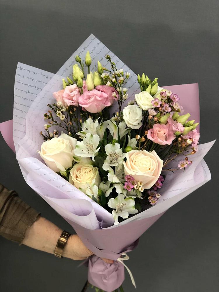 Букет цветов из: Альстромерии, Розы и Лизиантусы в Лениногорске