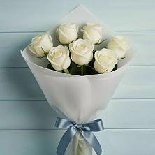 Букет 7 Белых роз Эдлесс Лав в Лениногорске