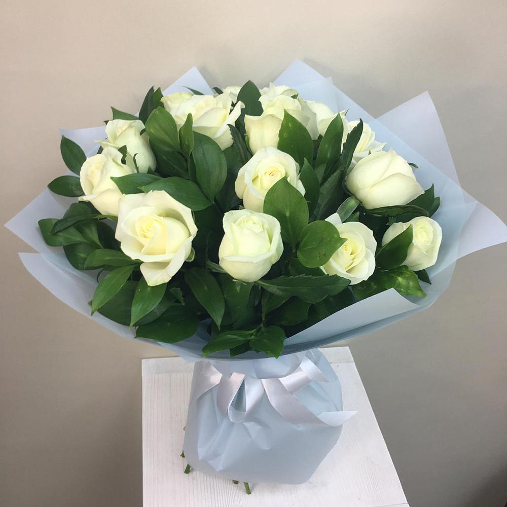 Букет 15 Белых роз Проуд в Лениногорске