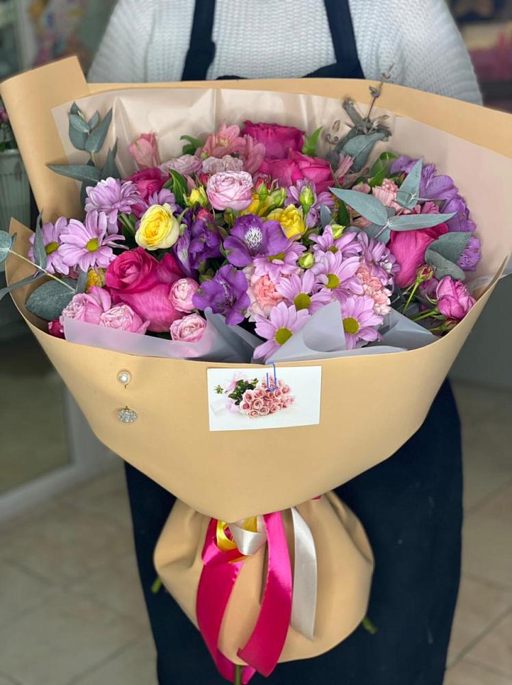 Букет цветов из: Хризантемы, Гвоздики и Альстромерии в Лениногорске