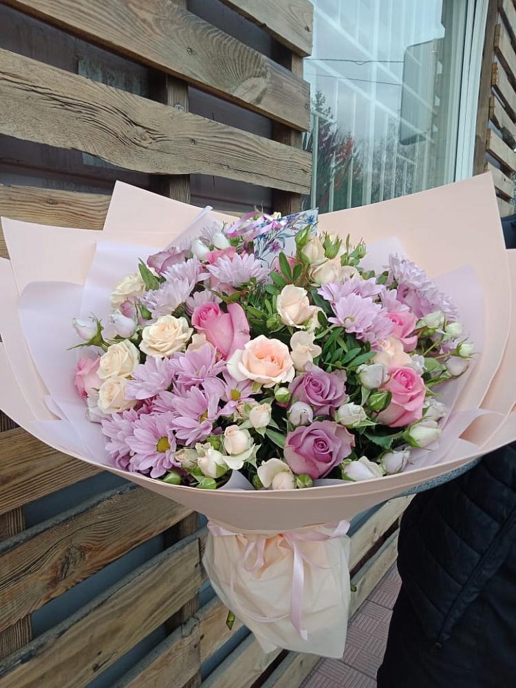 Букет цветов из: Розы и Хризантемы в Лениногорске