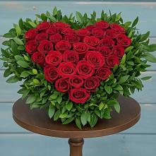 Цветочная композиция из Розы в виде сердца в Лениногорске