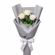 Букет 3 белые розы в Лениногорске