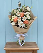 Букет цветов из:  Альстромерии, Лизиантусы, Розы и Хризантемы в Лениногорске
