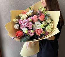 Букет цветов из:  Розы, Лизиантусы и Гвоздики #REPLACE_PRED# Лениногорске