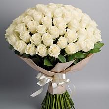 Букет 101 беля роза Белоснежка в Лениногорске