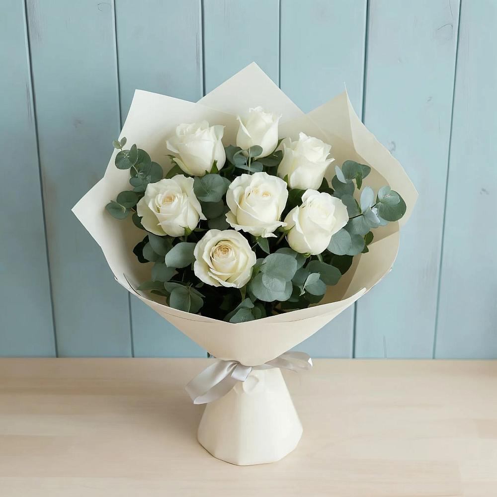Букет Белые розы в Эвкалипте в Лениногорске
