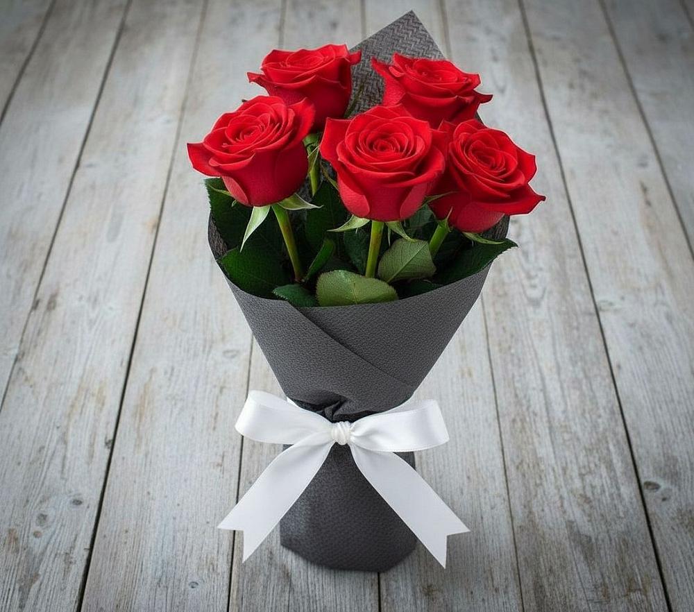 Букет 5 Красных роз Эдлесс Лав в Лениногорске