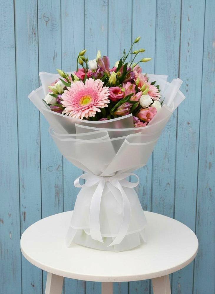 Букет цветов из: Герберы, Альстромерии и Лизиантусы в Лениногорске