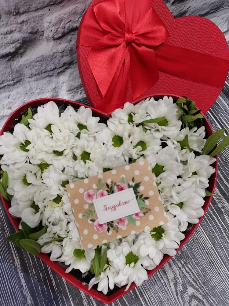 Цветочная композиция из Хризантемы в виде сердца в Лениногорске