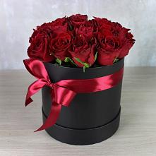 Цветочная композиция из Розы в шляпной коробке в Лениногорске