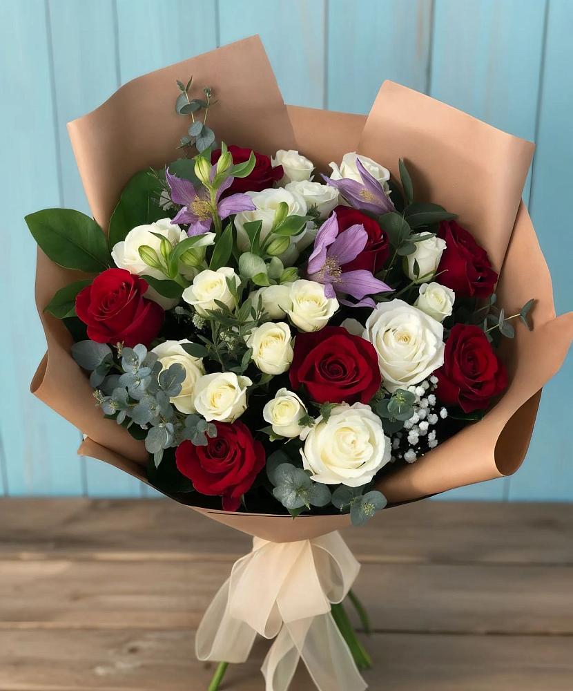 Букет цветов из: Розы и Альстромерии в Лениногорске