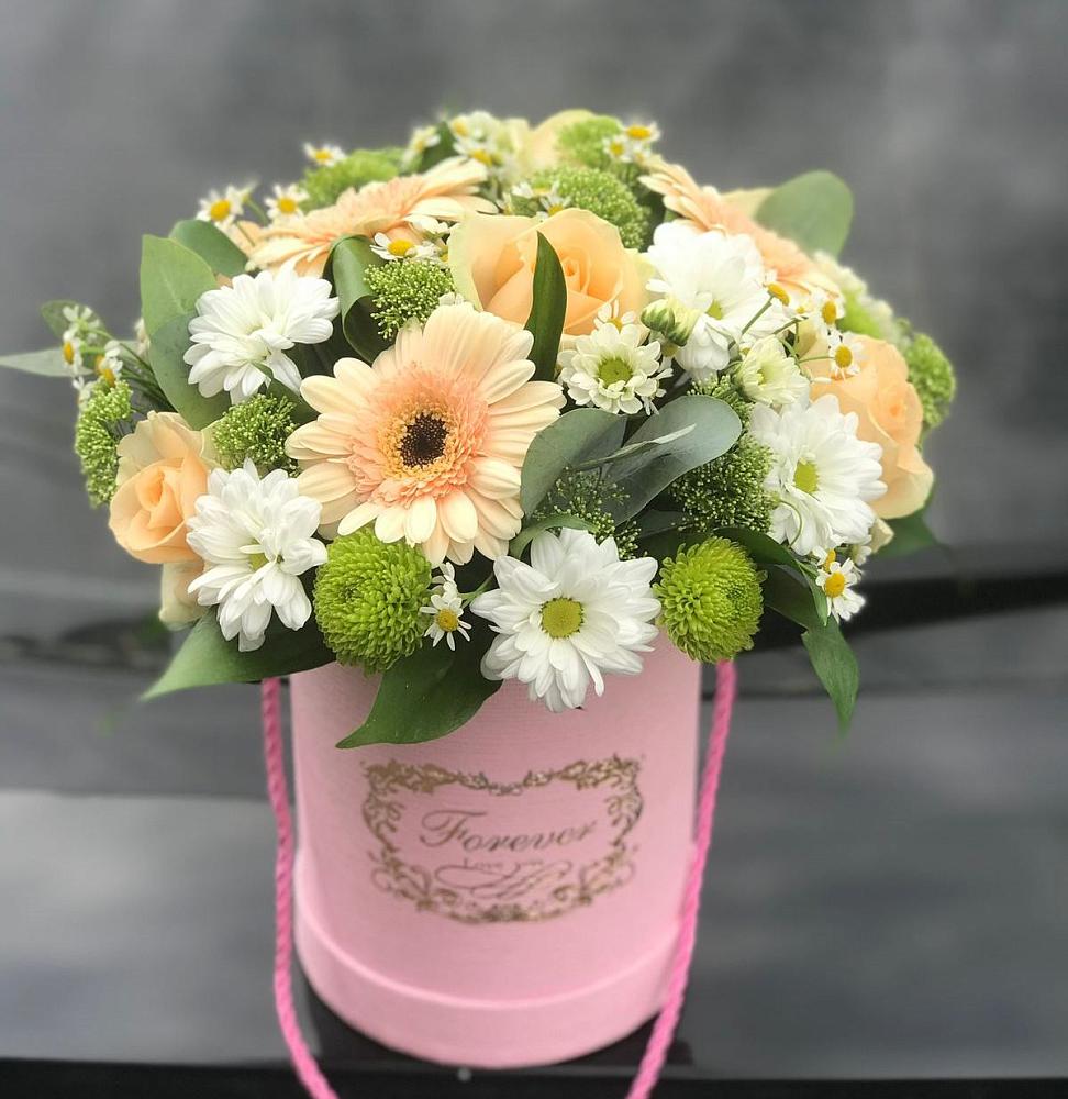 Цветочная композиция из Розы, Герберы и Хризантемы в шляпной коробке в Лениногорске