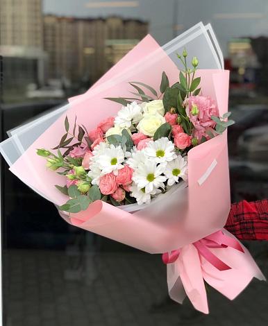 Букет цветов из: Розы, Лизиантусы и Хризантемы в Лениногорске