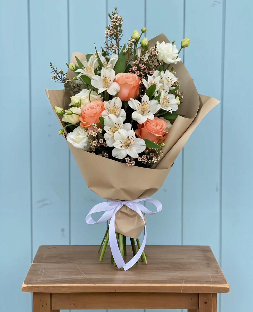 Букет цветов из: Альстромерии, Лизиантусы, Розы и Хризантемы в Лениногорске